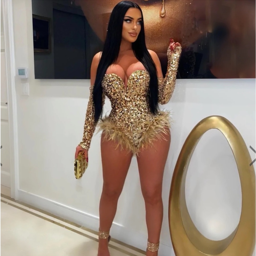 Poshbyv Gold Sparkly Feathered Bodysuit!! 🏆🏆🏆 NEW YEARS EVE OUTFIT!! 😍😍😍